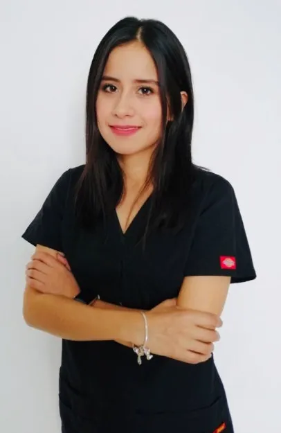 Fotografía Cirujana Dentista Periodoncia e 
                  Implantología Katia Peña